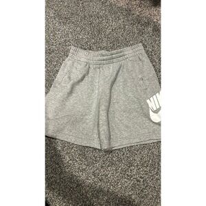 (L) grey NIKE shorts